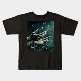 Catching fireflies Kids T-Shirt